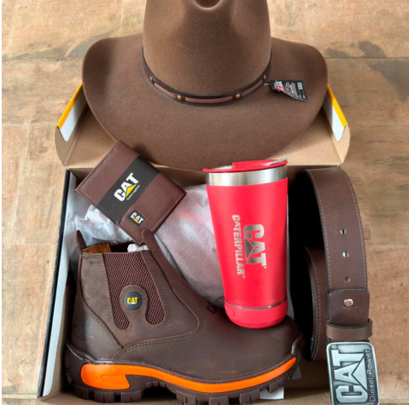 Kit Bota Masculina Adventure em Couro Legítimo e Palmilha Ortopédica +BRINDES: Chapéu, Cinto, Carteira e Copo